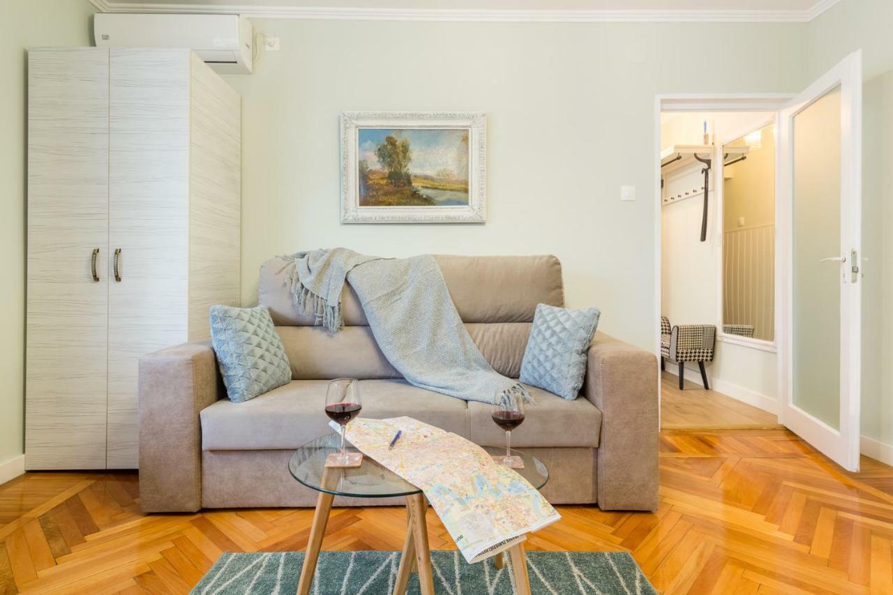 Central Stylish & Cozy One Bedroom Apartment - Adela Accommodation - Ideal For Long Stays Bükreş Dış mekan fotoğraf