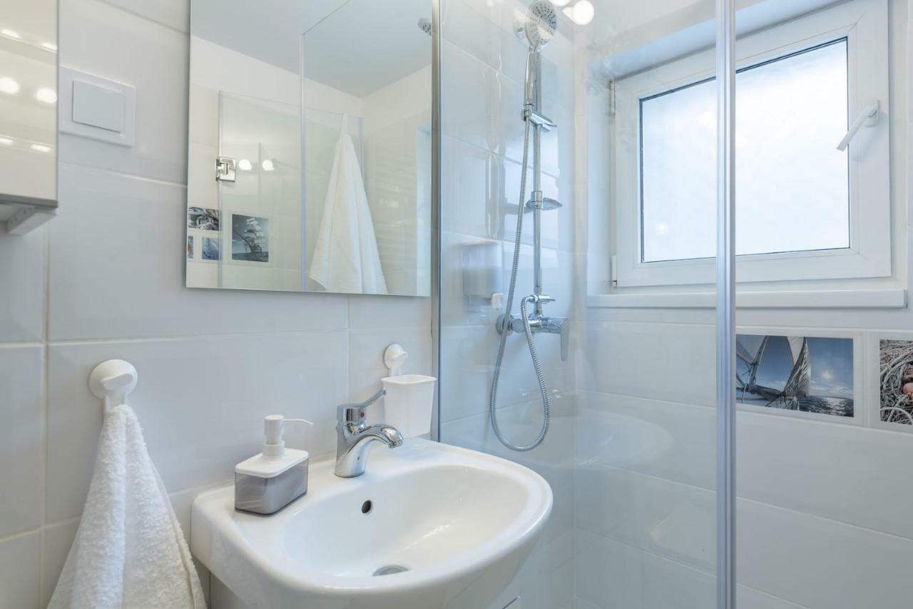 Central Stylish & Cozy One Bedroom Apartment - Adela Accommodation - Ideal For Long Stays Bükreş Dış mekan fotoğraf